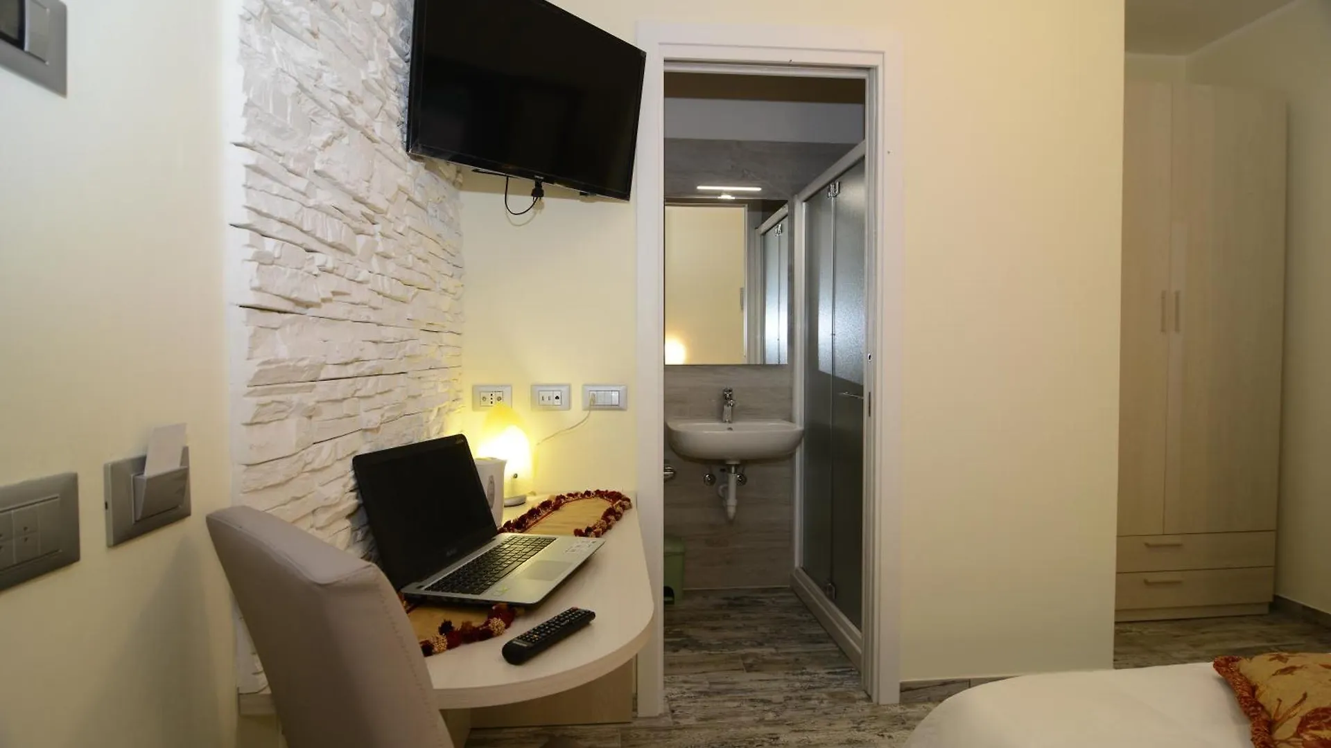 Pidkova Hotel Modena 0*,  Italy